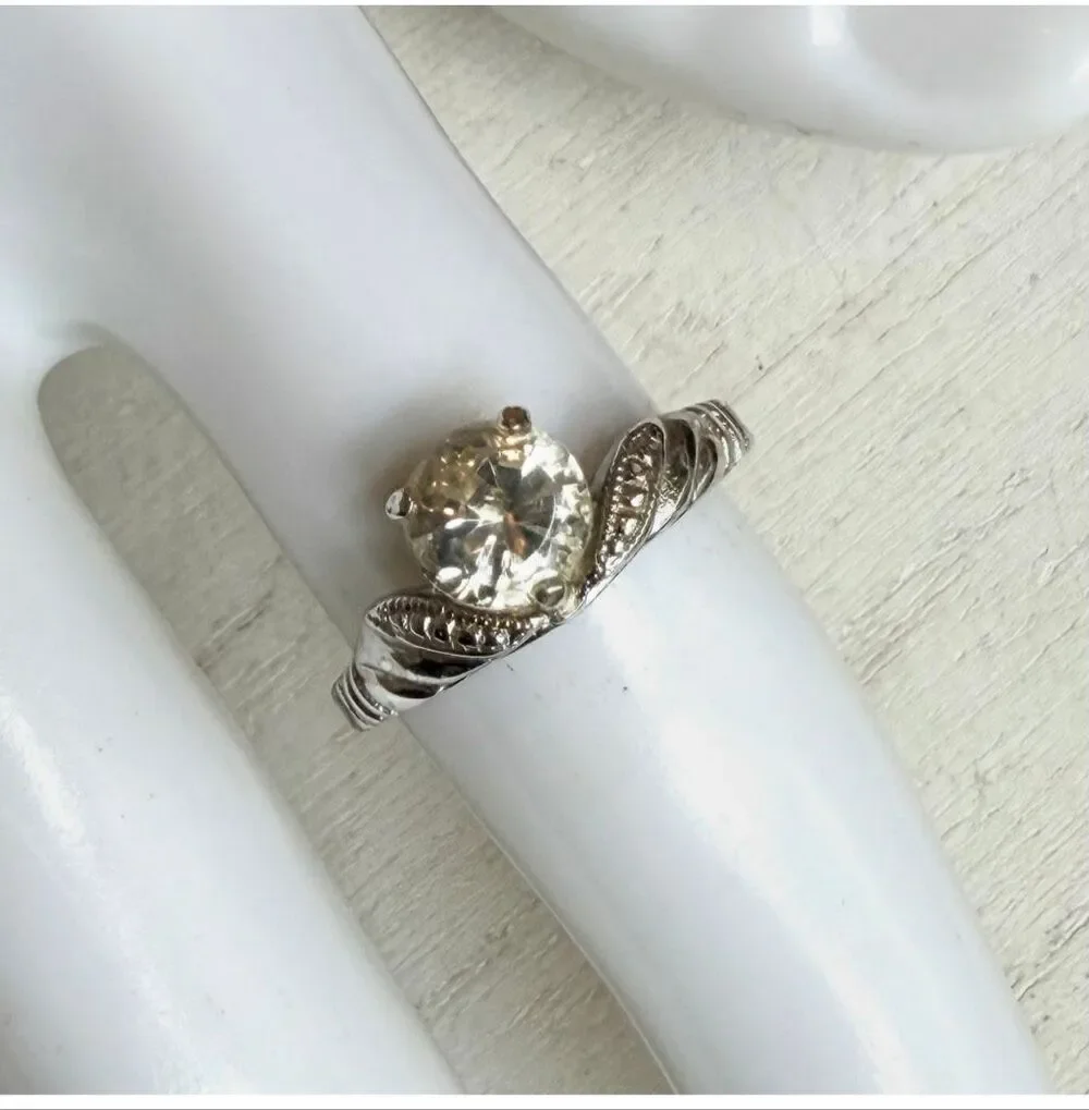 LIND Clear Rhinestone Solitaire Ring